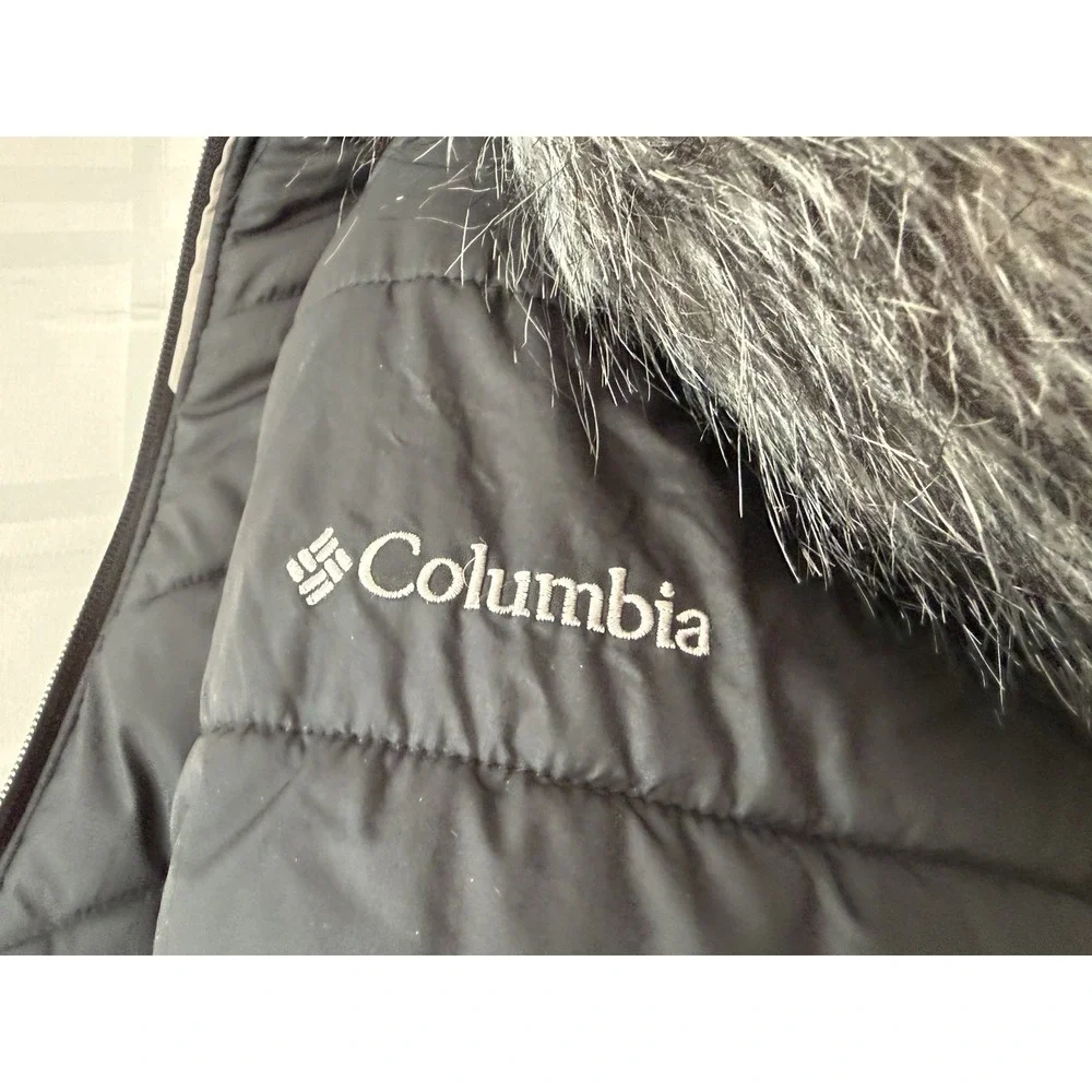 girls size small (7/8) Columbia Puffer jacket With Removable Hood With Faux Fur